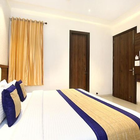 Oyo 11680 Hotel Grand Star Amritsar Exteriör bild