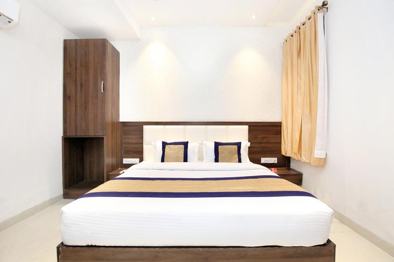 Oyo 11680 Hotel Grand Star Amritsar Exteriör bild