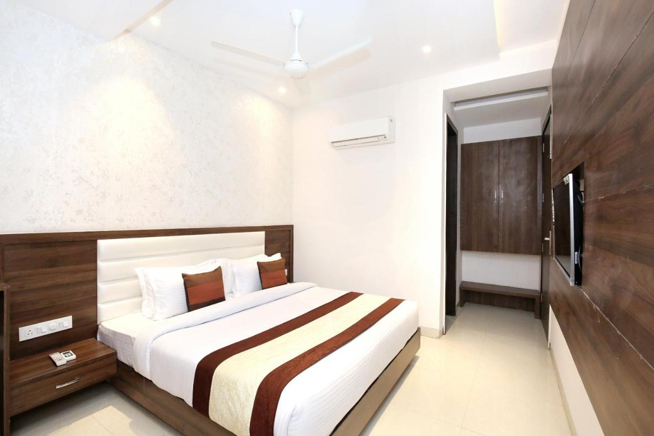 Oyo 11680 Hotel Grand Star Amritsar Exteriör bild