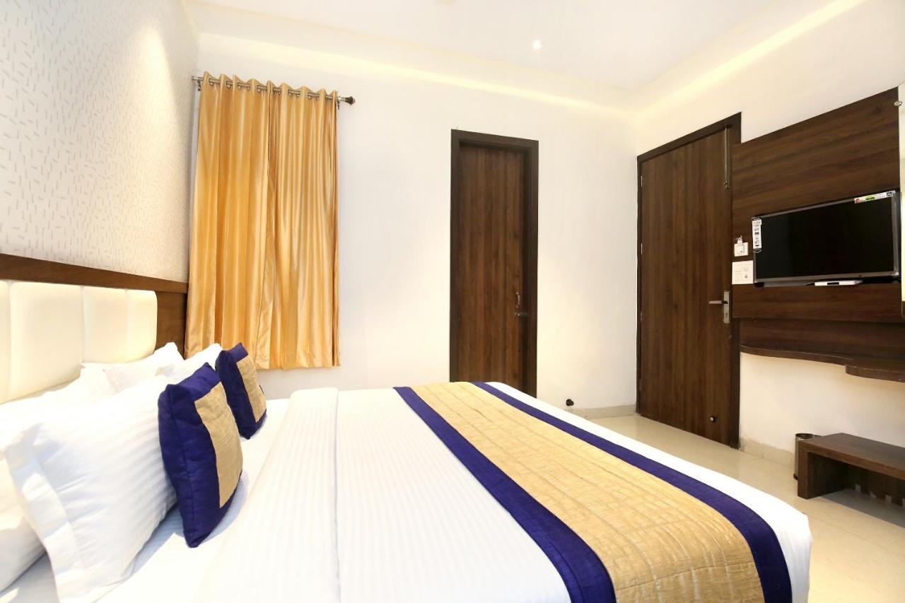 Oyo 11680 Hotel Grand Star Amritsar Exteriör bild