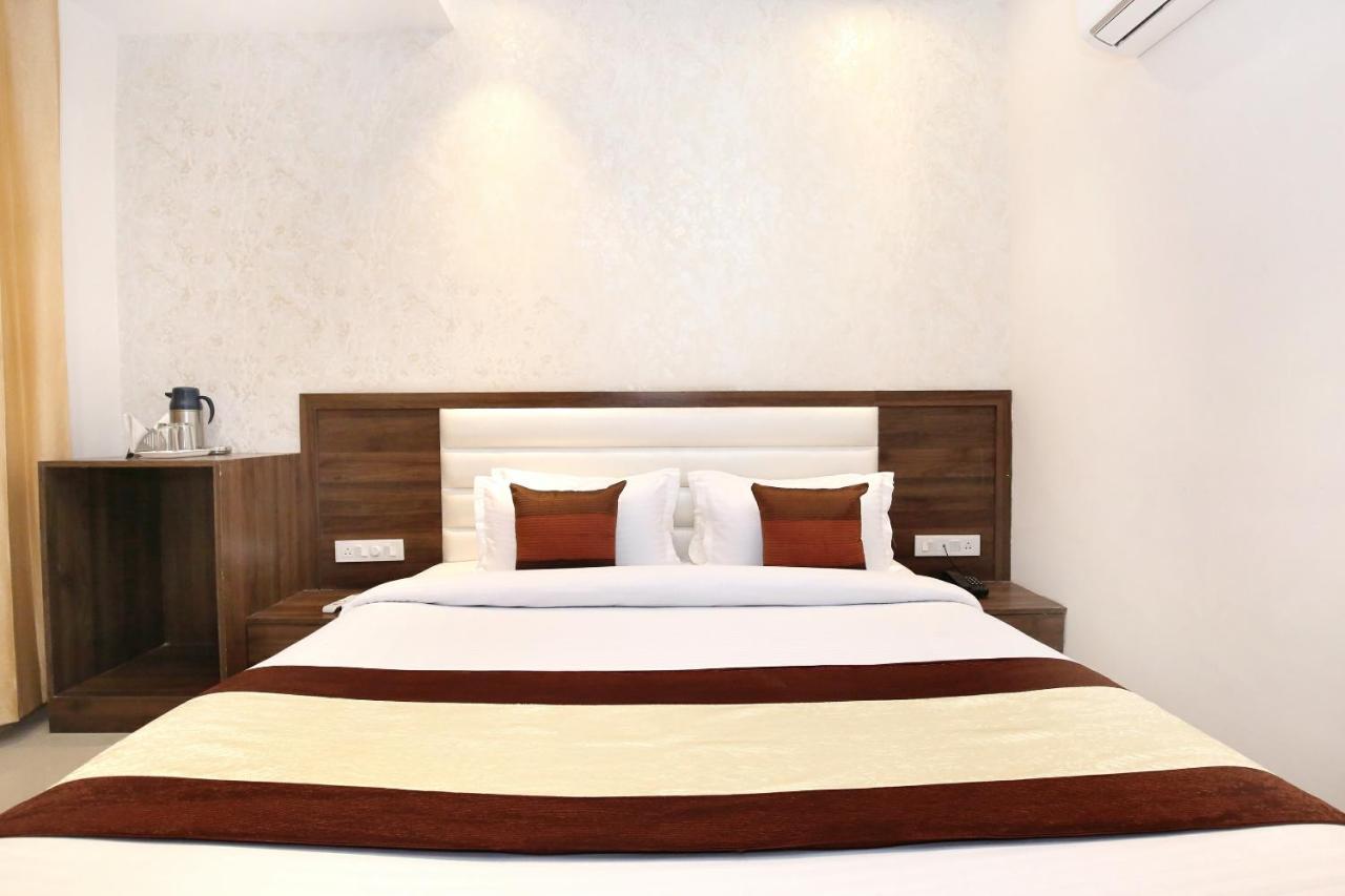 Oyo 11680 Hotel Grand Star Amritsar Exteriör bild