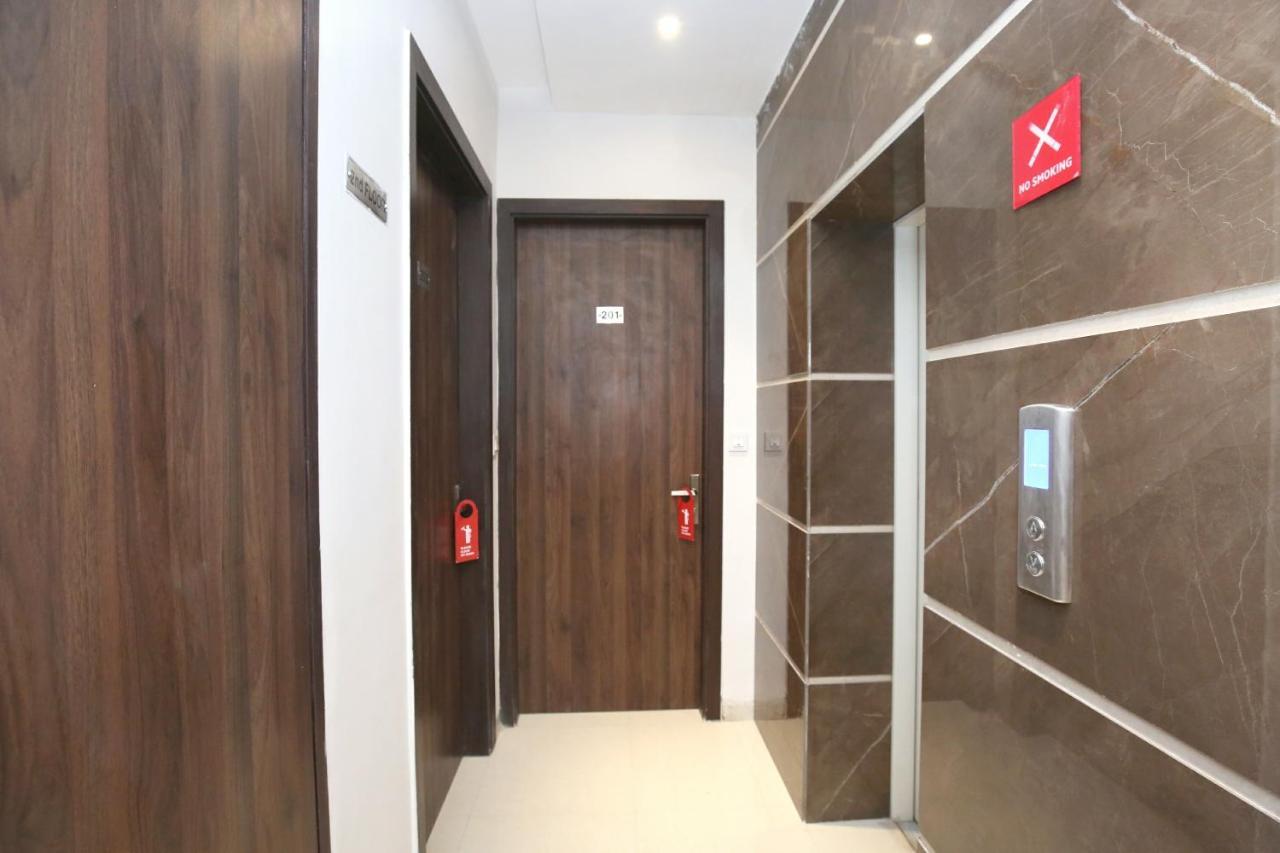 Oyo 11680 Hotel Grand Star Amritsar Exteriör bild
